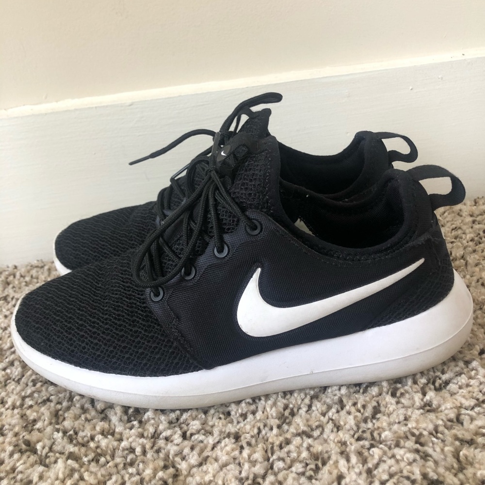 Nike Roshe Two Shoes Black & White Womens Sz 8